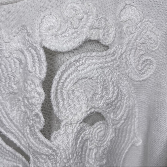 Pennington’s White Lightweight Embroidered Crewneck Sweater Size 3x - Picture 4 of 7